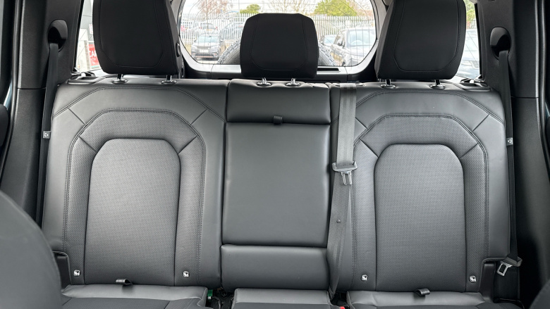 Land Rover Defender 3.0 D250 SE 110 5dr Auto Diesel Estate